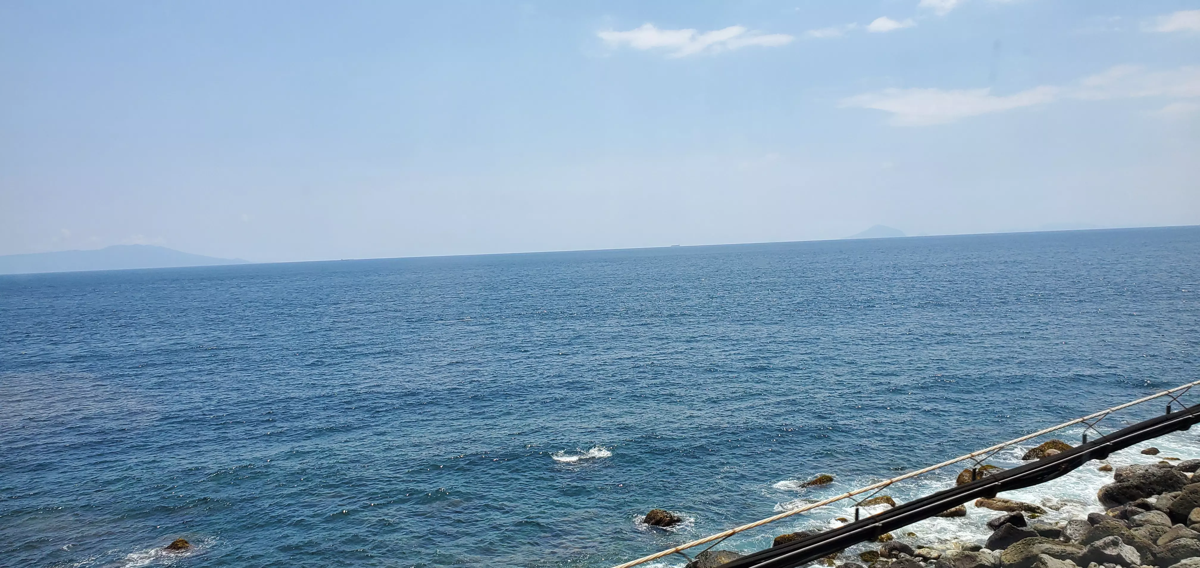 車窓から見た海